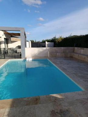 Charmant studio avec piscine
